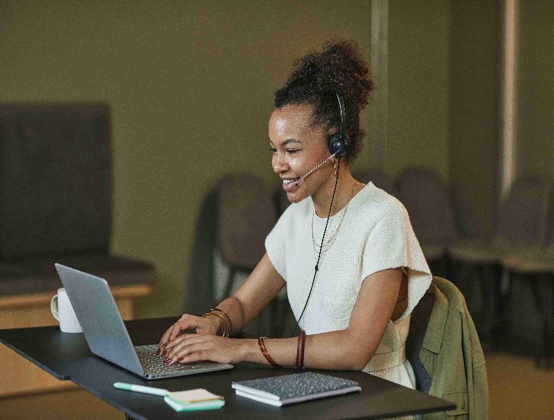 金融服务中的AI机器人外呼系统效益分析