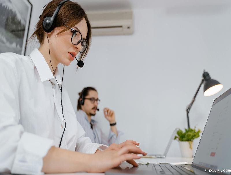 智能客服vs多渠道客服软件：核心区别与适用场景对比